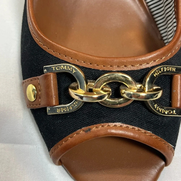 Tommy Hilfiger Black and Brown Wedges with Gold Horseshoe & Chain Over Peep Toe - Picture 10 of 11